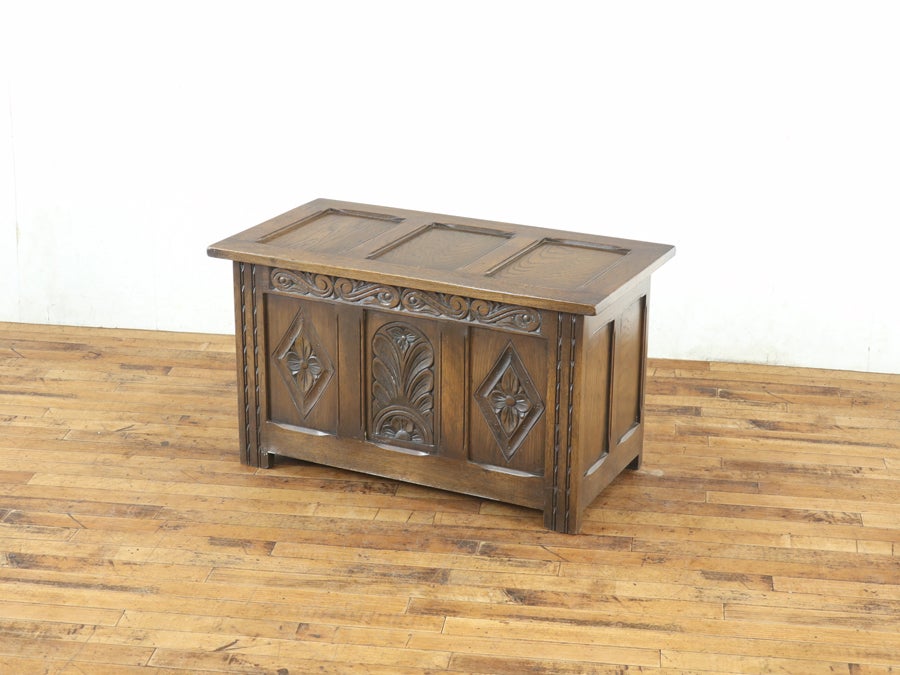 小さいながらも手の込んだ造り イギリスの伝統を感じるデザイン コファー 80852