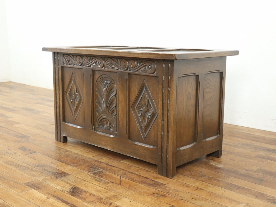 小さいながらも手の込んだ造り イギリスの伝統を感じるデザイン コファー 80852