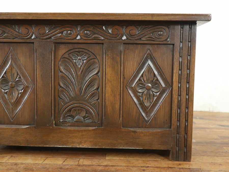 小さいながらも手の込んだ造り イギリスの伝統を感じるデザイン コファー 80852