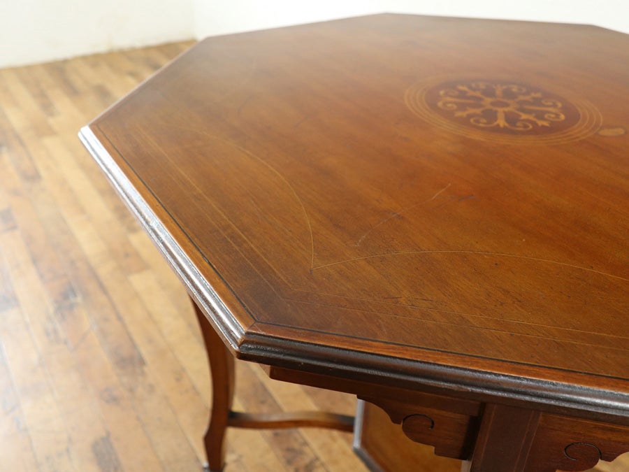 八角形の特徴的な天板形状 エドワーディアン ウィンドウテーブル 80704