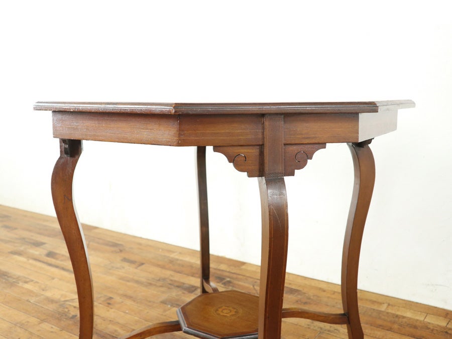 八角形の特徴的な天板形状 エドワーディアン ウィンドウテーブル 80704