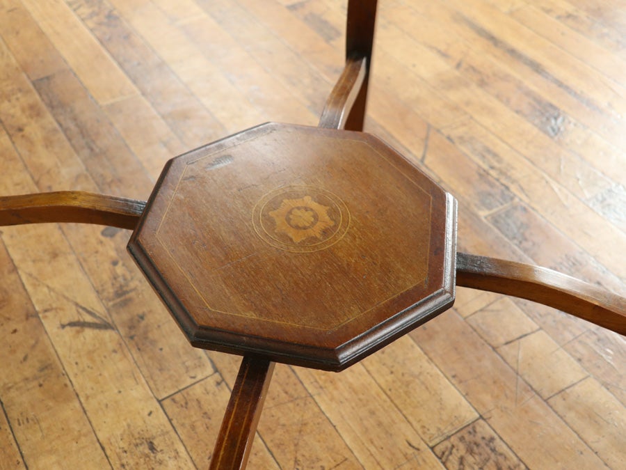 八角形の特徴的な天板形状 エドワーディアン ウィンドウテーブル 80704