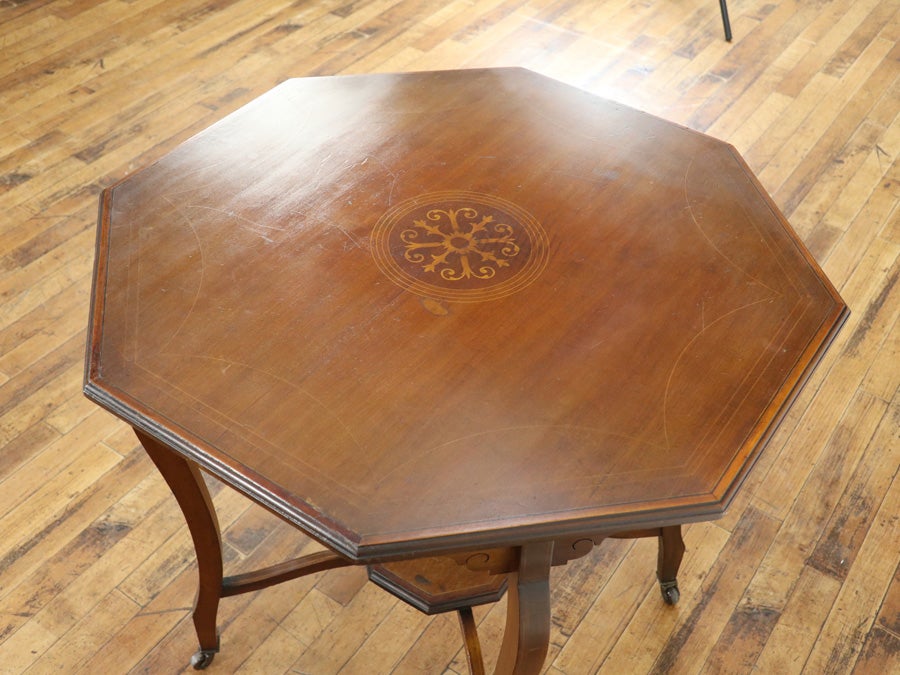 八角形の特徴的な天板形状 エドワーディアン ウィンドウテーブル 80704