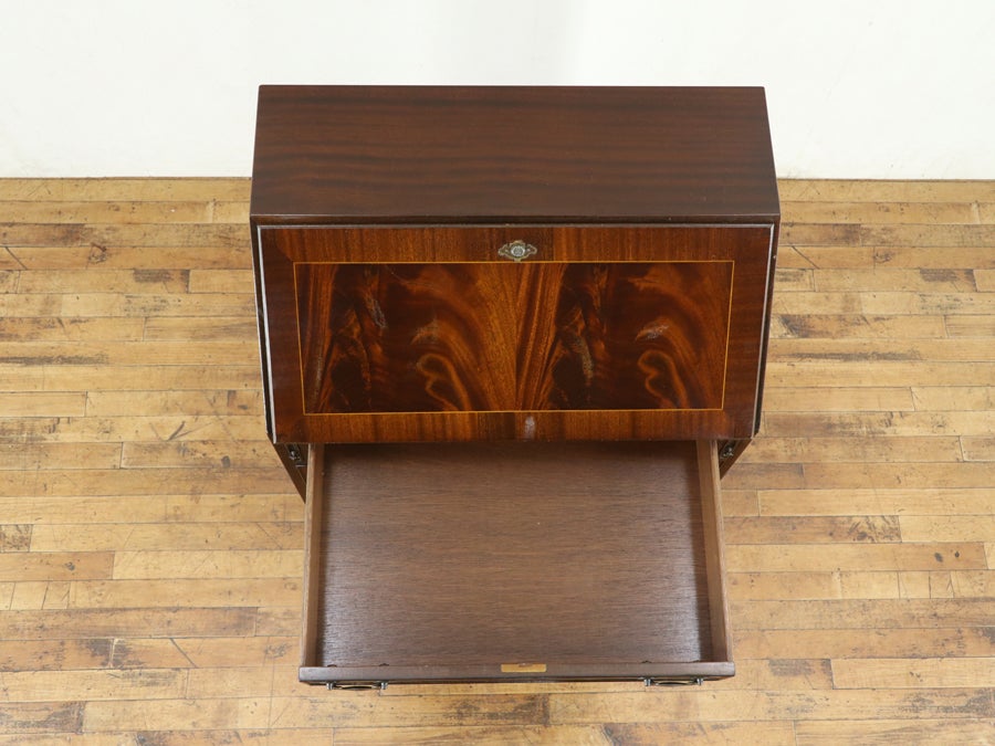 マホガニー材の美しい杢目 小ぶりなサイズのライティングビューロー 80821