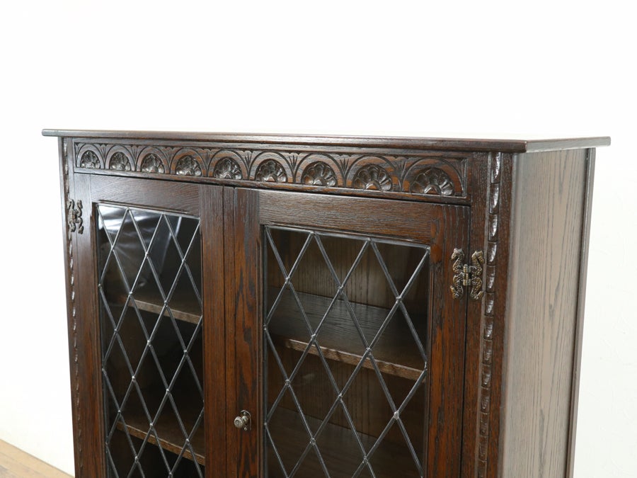 印象的なステンドグラス イギリスらしいカッコよさ ブックケース 80749