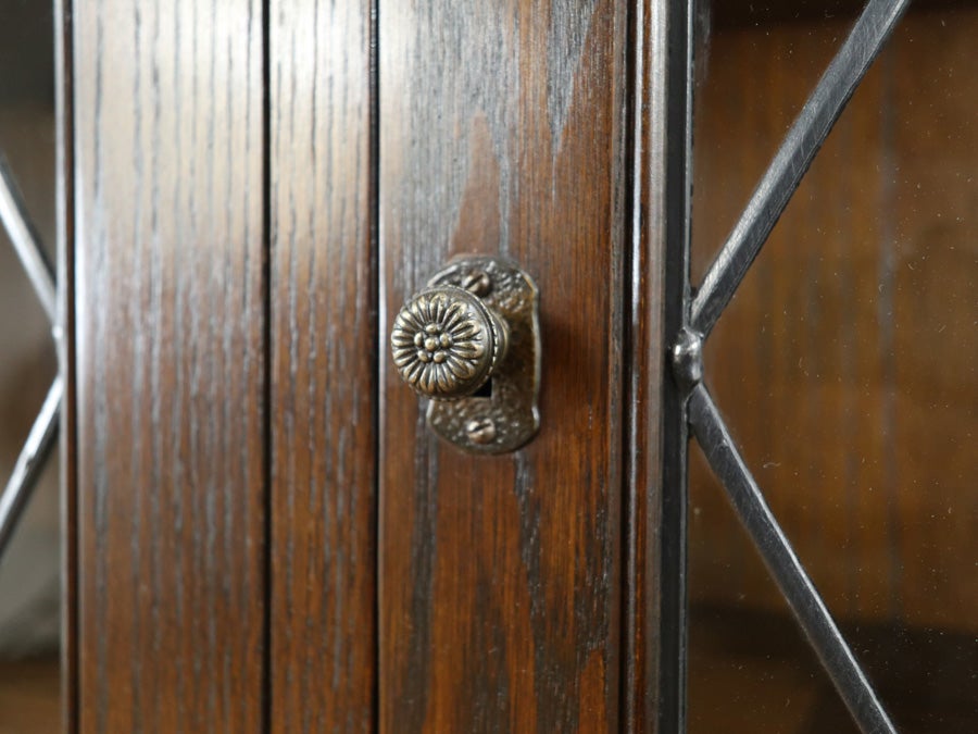 印象的なステンドグラス イギリスらしいカッコよさ ブックケース 80749