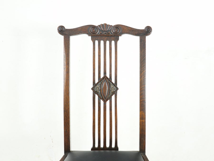 特徴的な背もたれのデザイン 張替済ダイニングチェア 80815<br>在庫4脚