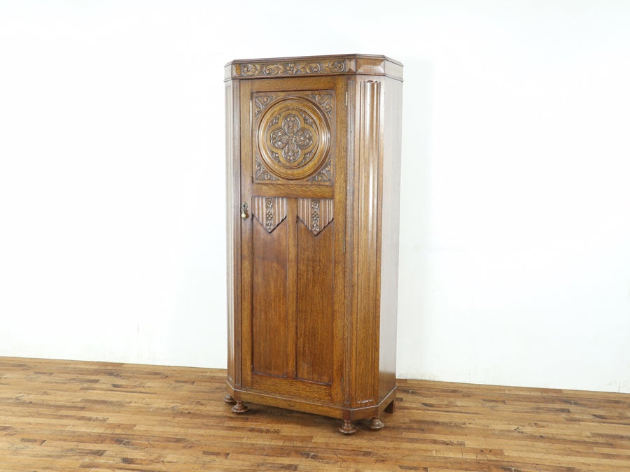 印象的なデザインの対比 イギリスアンティーク ワードローブ 80752