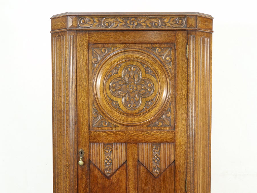 印象的なデザインの対比 イギリスアンティーク ワードローブ 80752