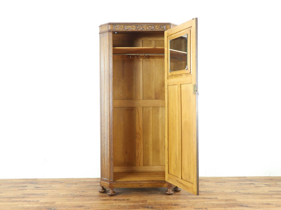 印象的なデザインの対比 イギリスアンティーク ワードローブ 80752