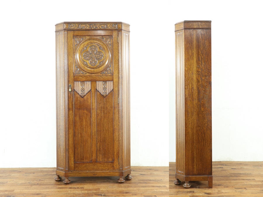 印象的なデザインの対比 イギリスアンティーク ワードローブ 80752
