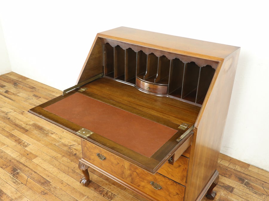 華やかな杢目とボールアンドクロウフット ライティングビューロー 80700