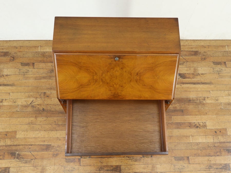 華やかな杢目とボールアンドクロウフット ライティングビューロー 80700