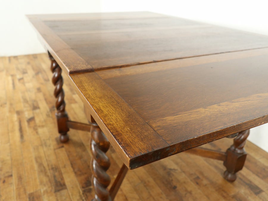 経年による味わいも魅力 ツイストレッグドローリーフテーブル 80879