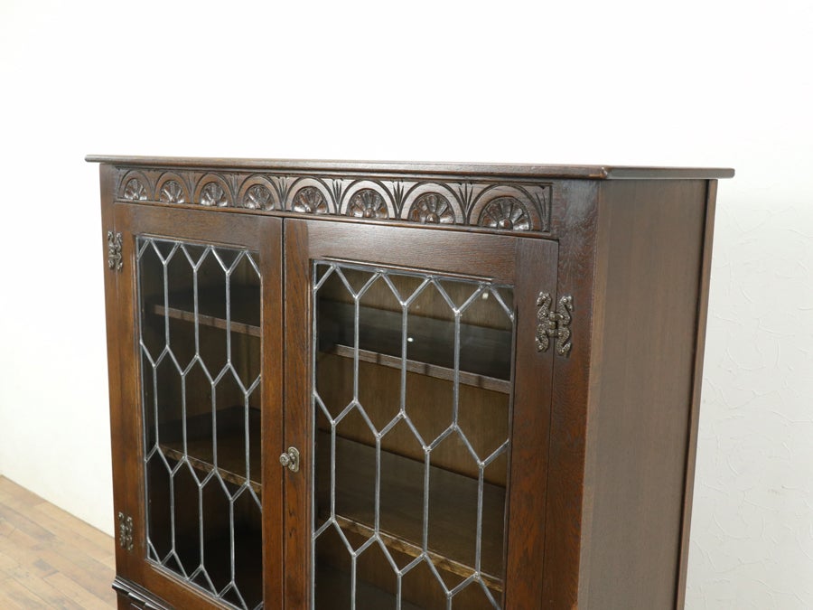 長い歴史とその進化 ステンドグラスブックケース 80711