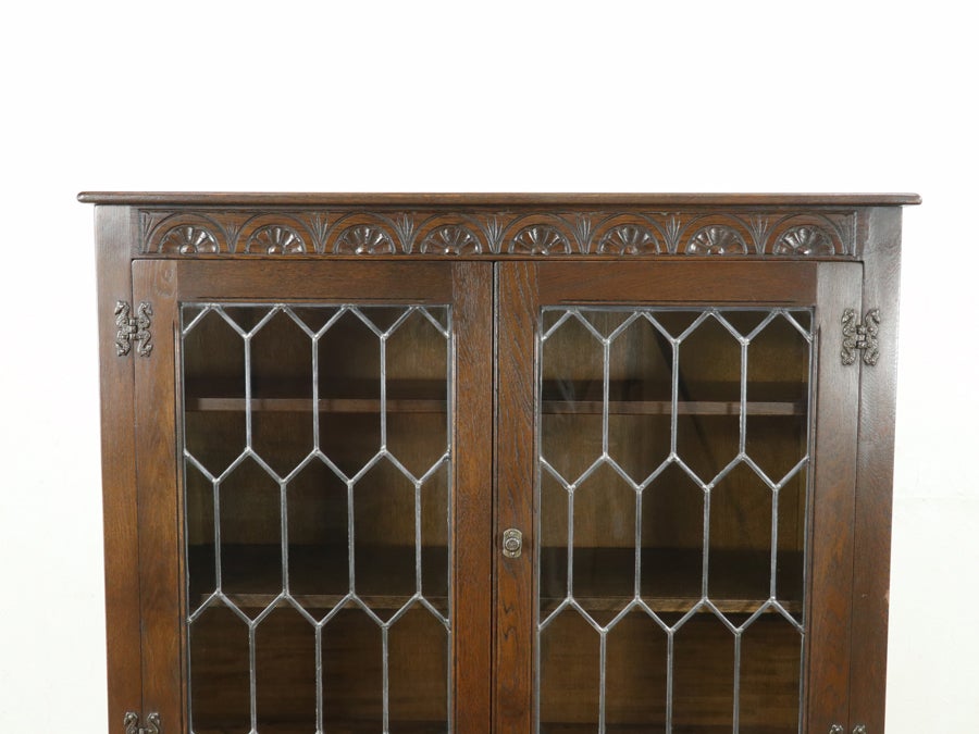 長い歴史とその進化 ステンドグラスブックケース 80711