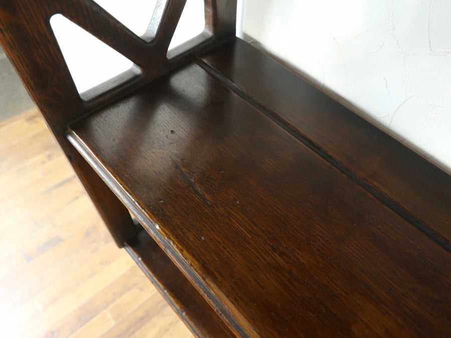 側面の透かし彫りが印象的 横幅広めのハンギングシェルフ 80651