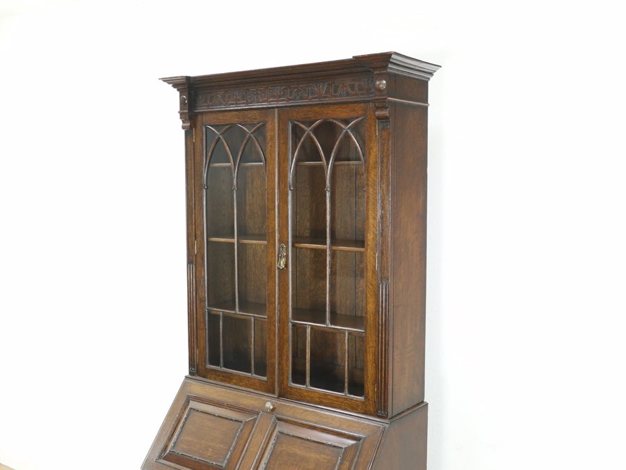 無垢材の重厚感と細かな装飾 ブックビューロー 80888