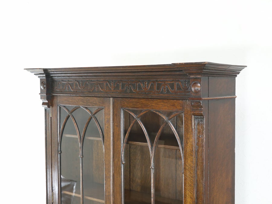 無垢材の重厚感と細かな装飾 ブックビューロー 80888