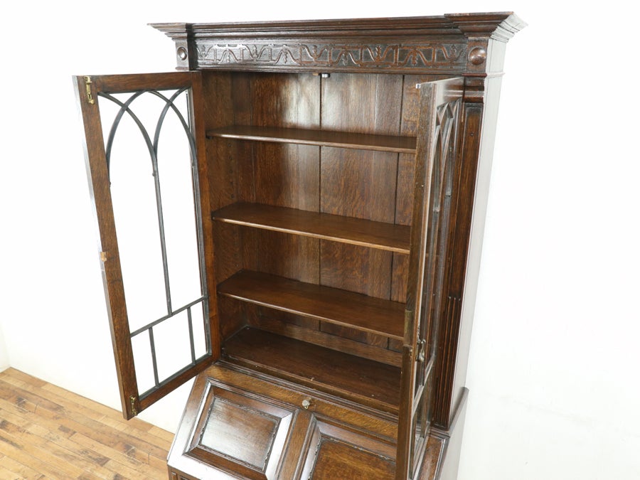 無垢材の重厚感と細かな装飾 ブックビューロー 80888