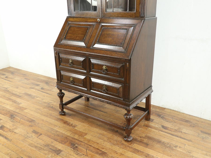 無垢材の重厚感と細かな装飾 ブックビューロー 80888