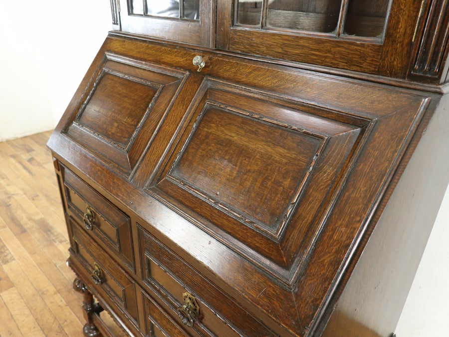 無垢材の重厚感と細かな装飾 ブックビューロー 80888