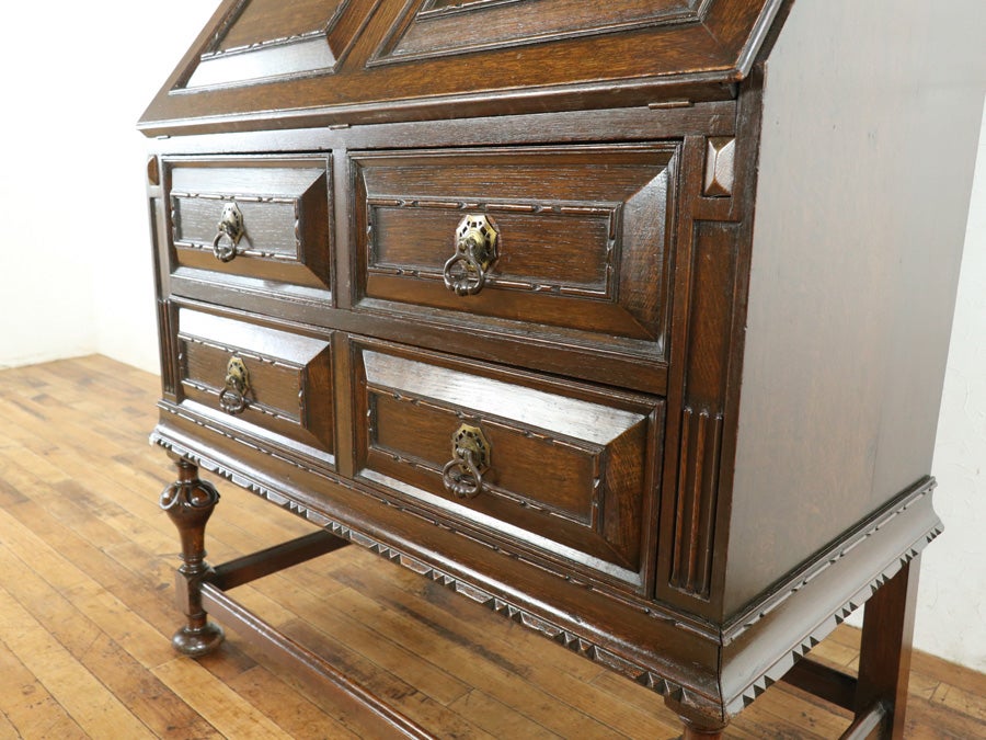 無垢材の重厚感と細かな装飾 ブックビューロー 80888