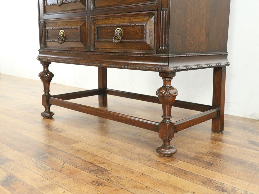 無垢材の重厚感と細かな装飾 ブックビューロー 80888