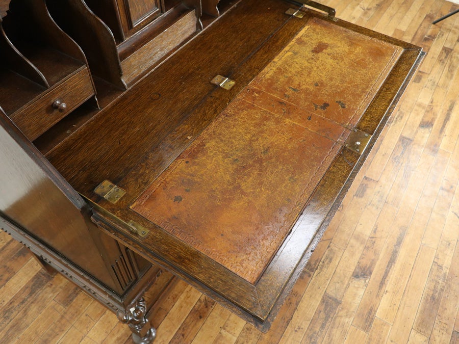 無垢材の重厚感と細かな装飾 ブックビューロー 80888