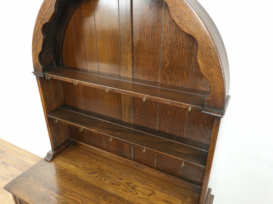 扉の彫刻も魅力 ドームトップカップボード 80774