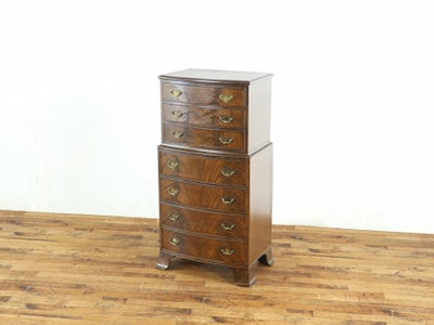 6段も引き出しがついて小ぶりなサイズ サーペンタインフロントチェスト 